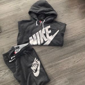 Women’s Nike Sweatsuit